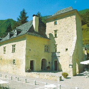 Au Château d'Arance***