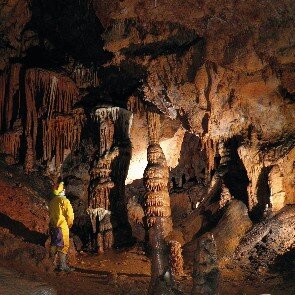 Spéléologie /
Descente en rappel