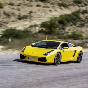 Vueltas de Pilotaje GT en Circuito de Velocidad Vueltas de Pilotaje GT en Circuito de Velocidad