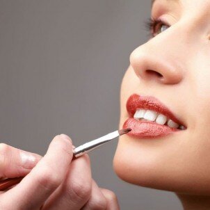 Sesión de maquillaje / Tratamiento de manos Sesión de maquillaje / Tratamiento de manos